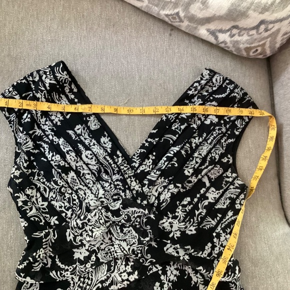ADRIANNA PAPELL BLACK WHITE FLORAL DESIGN DRESS Size 10 - Picture 14 of 16